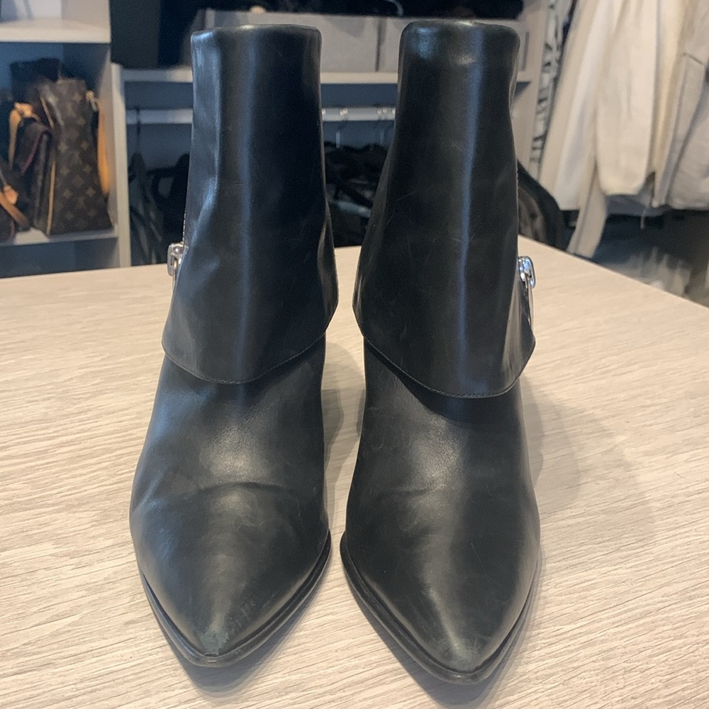 Sigerson Morrison Designer Black Leather Ankle Boots. 7.5.